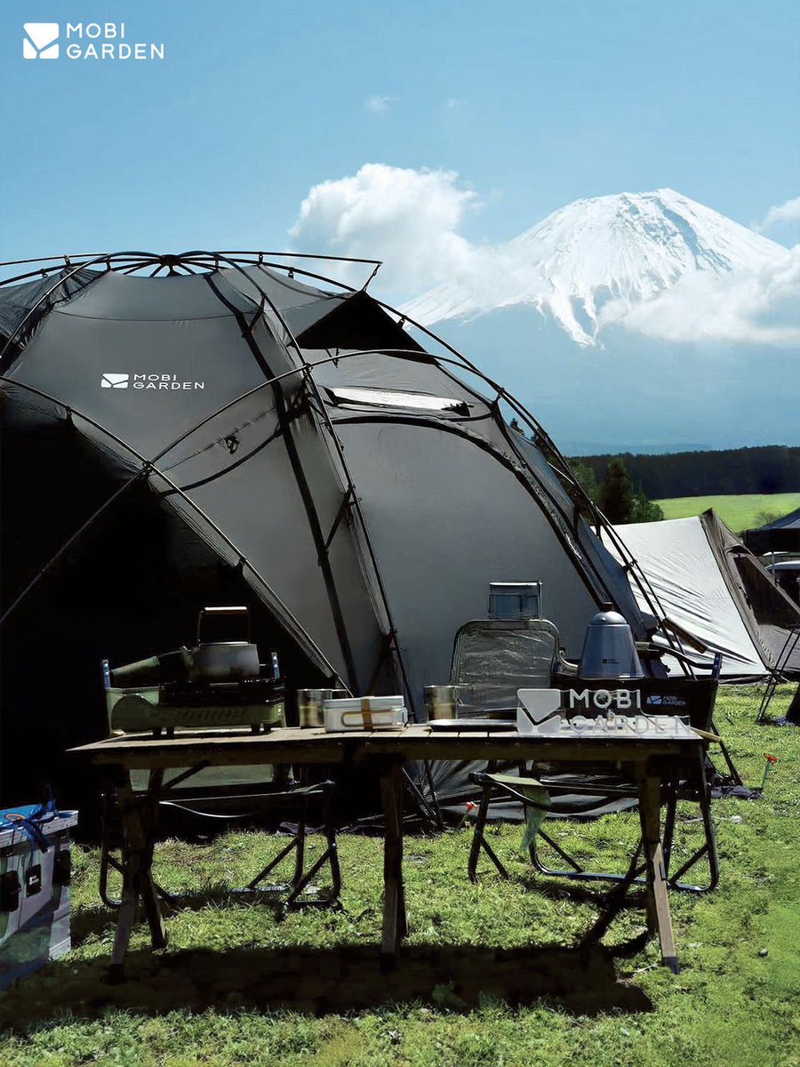 mobigarden_jp's tweet photo. アジア最大級のキャンプイベント「GO OUT JAMBOREE」が富士山麓のふもとっぱらキャンプ場で正式に開催されました。Mobi Gardenは2年連続で参加し、ユニークな「Mobi Villa」コミュニティキャンプ体験をしました。

イベント期間中、参加者はMobi Gardenの高性能キャンプギアを体感しました。

🏕 Commander 185：9.3㎡の自立式半球型テント。等長ポール構造で素早く組み立て可能、ミスも最小限。  
🏕 Commander 245：18.8㎡の広々空間。山からの涼風がテント内を自由に行き渡ります。  
🏕 Royal Castle 310：34.6㎡の広々空間。アウトドア集会用の安定感ある豪華なレセプションエリアを提供。