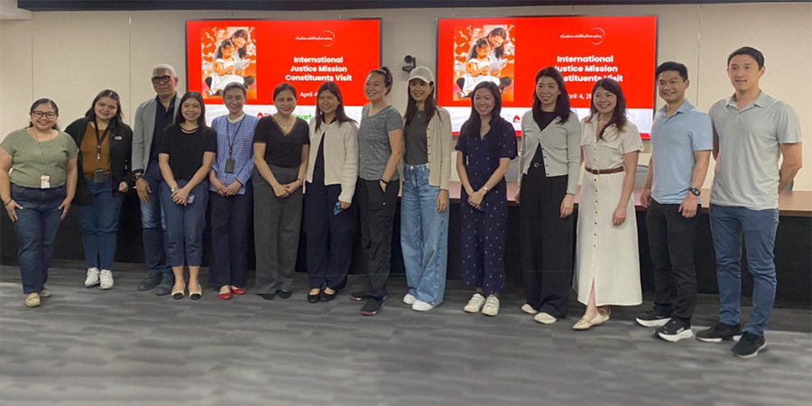 TelecomReviewAP's tweet image. .@pldt, @LiveSmart,  and #IJM strengthen ties with law enforcement to fight #OSAEC, blocking 1.7M+ harmful #URLs and supporting child protection efforts across the #Philippines and beyond.

#Technology #Telecommunications #Innovation #DigitalSafety

telecomreviewasia.com/news/industry-…