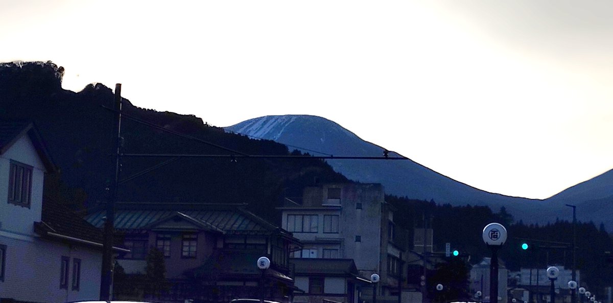 t_touristcenter's tweet image. 緑が芽吹き、優しい陽ざしが街を包む日光の夕暮れ。伝統的な風景と豊かな自然が調和する瞬間！春の魅力がここに。次のお出かけは日光へ！Spring sunlight brightens Nikko as greenery sprouts and gentle rays embrace the town at dusk. Experience Japan's spring charm!
#NIKKO #SpringScenery