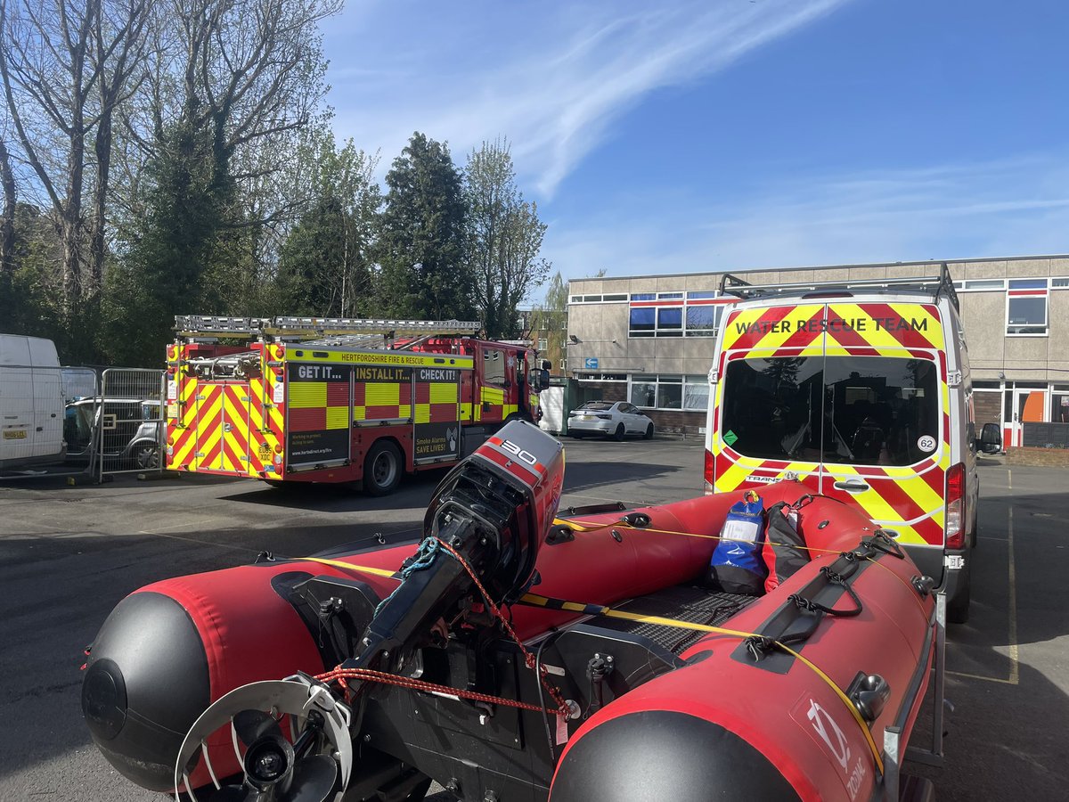 #volunteer crew out today in #hemelhempstead #hertfordshire 

Supporting Hertfordshire 

#waterrescue