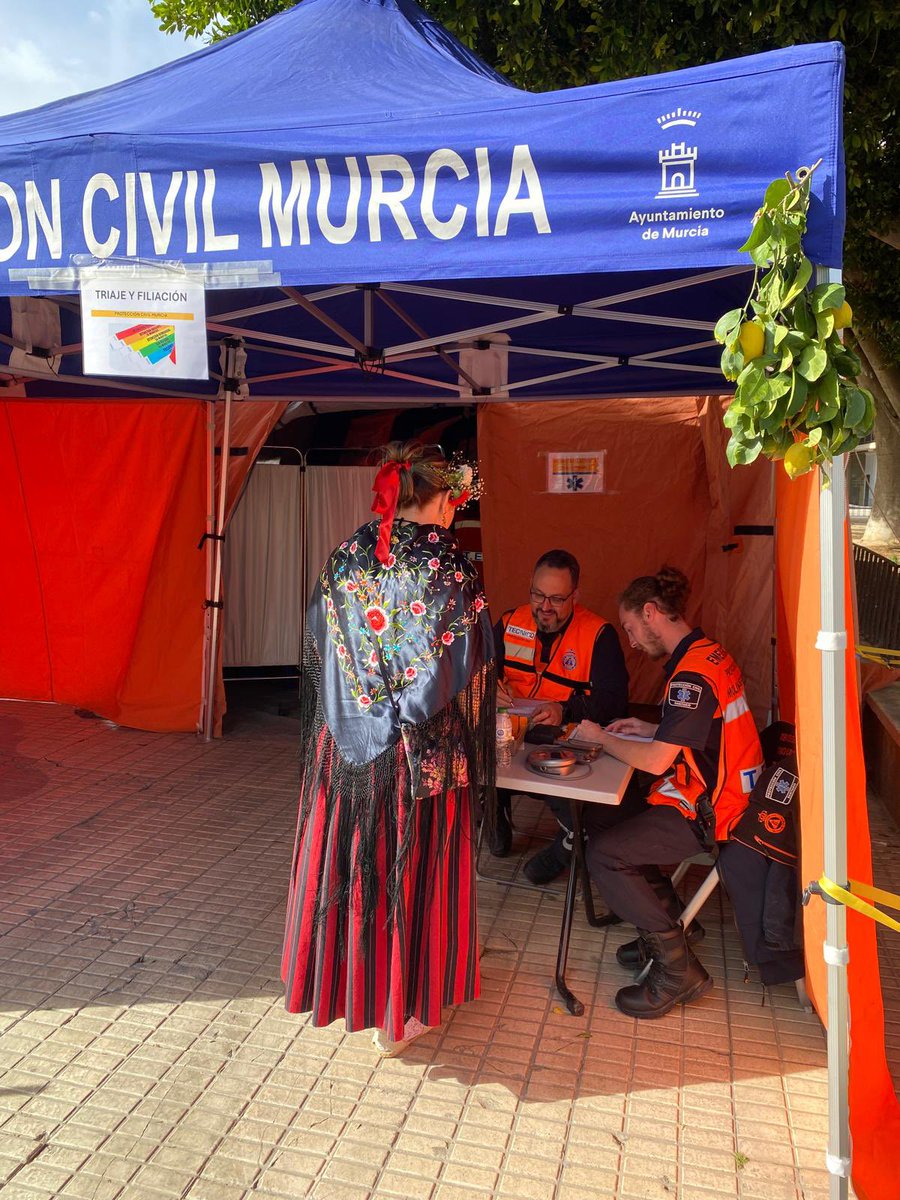 EmergenciasMur's tweet photo. [ BANDO DE LA HUERTA ]

Con motivo del #bandodelahuerta, desplegamos nuestro Puesto Sanitario Avanzado (PSA) en C/ Alcalá Yáñez (entre el Palacio de Justicia y el Hotel Barceló Siete Coronas) para atender cualquier patología urgente o emergente que pueda surgir durante el día. https://t.co/XIvp2ckmQj