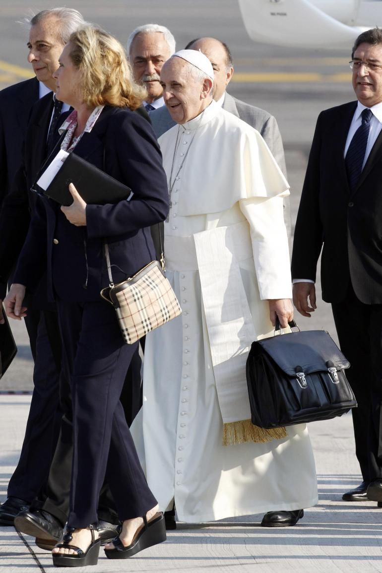 EMbareebaki's tweet photo. Pope Francis,The Vicar Of Christ ,Your Candle Is Extinguished But The Love You Shared With Humankind Will Forever Burn In Our Hearts.Your Humility,Love For Peace, Compassion For Children And The Downtrodden Inspire Us Into Servant Leadership.Requiscante In Pace #Omuhumuriza26 https://t.co/bEDvMdzScS