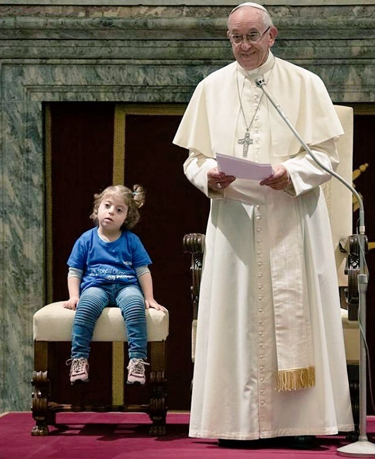 EMbareebaki's tweet photo. Pope Francis,The Vicar Of Christ ,Your Candle Is Extinguished But The Love You Shared With Humankind Will Forever Burn In Our Hearts.Your Humility,Love For Peace, Compassion For Children And The Downtrodden Inspire Us Into Servant Leadership.Requiscante In Pace #Omuhumuriza26 https://t.co/bEDvMdzScS