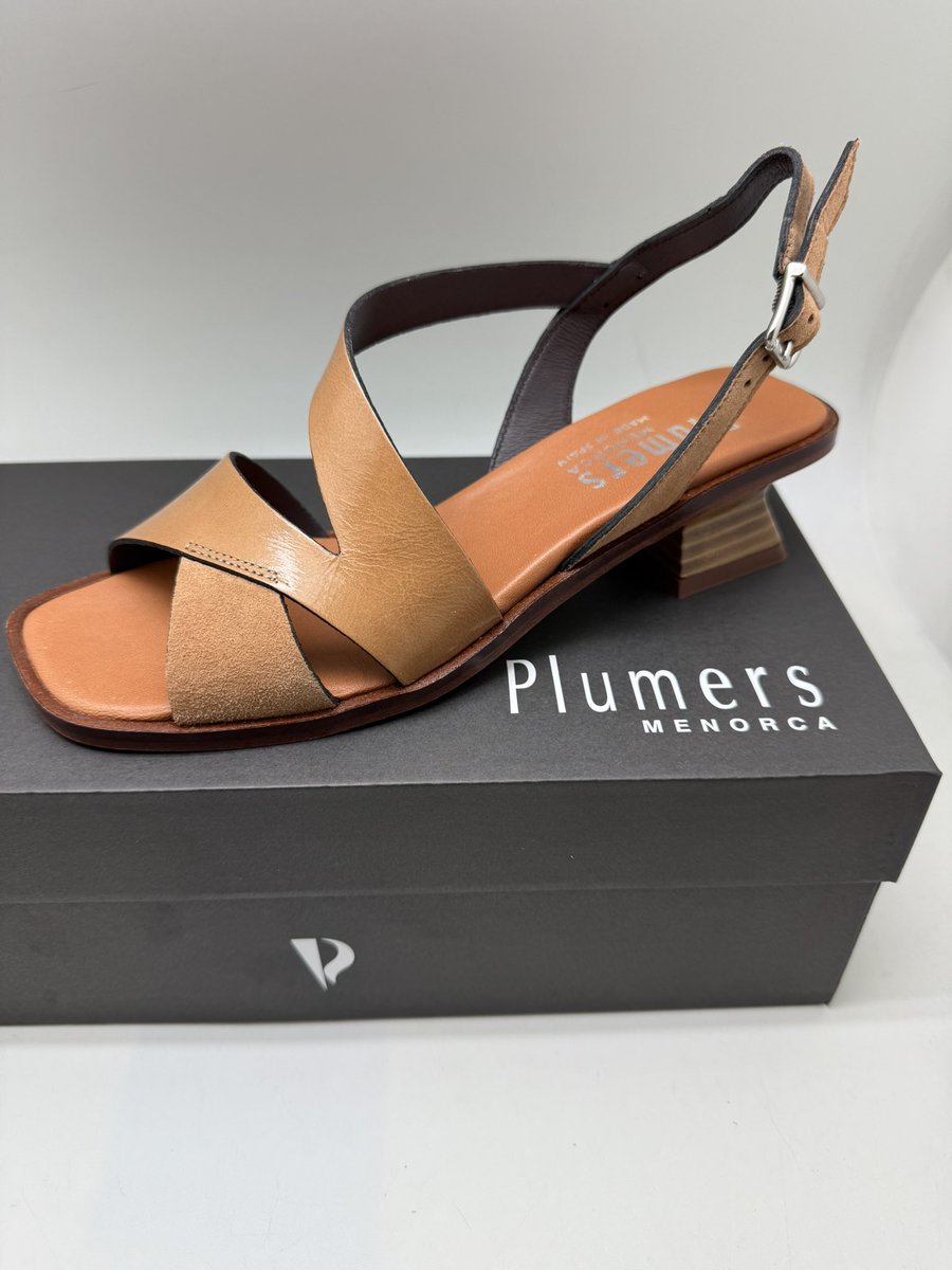 Zapatelia_es's tweet photo. ¡Un regalo especial para mamá!
👩🦳✨ Plumers de señora de piel
✅ Súper cómodos
✅ Fabricados en Menorca
✅ ¡Elegancia que se nota y se siente!. Disponible en: https://t.co/mBeSKHIdjp – Envío GRATIS +30€
Calzados Guadalupe – C/ General Rey 14, Ciudad Real
#DíaDeLaMadre #Plumers https://t.co/I2BsIhr7A7