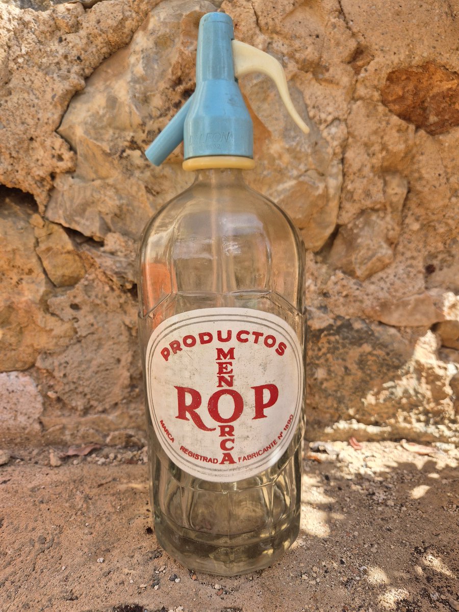 EnsenyatAntonia's tweet photo. El tercer: tap Dalfon de Son Espanyolet, funda protectora Montserrat de S'Arenal. I una vegada retirada la funda...Un sifó de Menorca!🥳😃
#Sifons https://t.co/vAZYJ59UQn