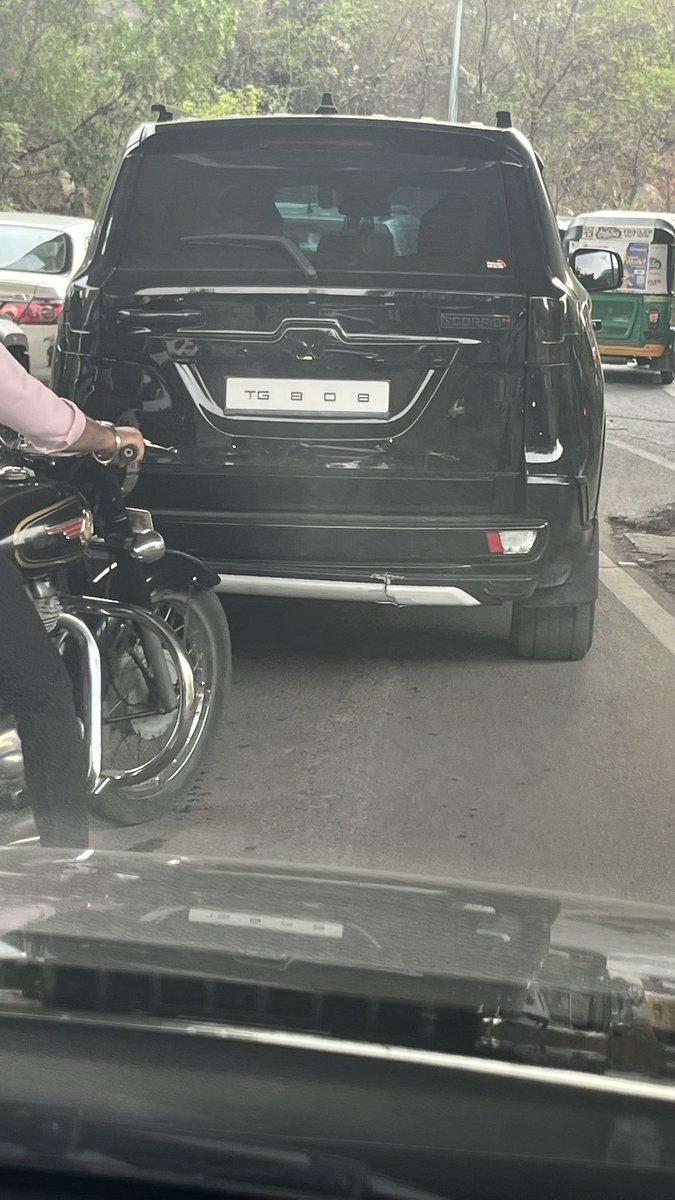 linusoar's tweet photo. @HYDTP @hydcitypolice wow what a super simple number plate !! Legal ??? 235 pm 22/4/2025 under dhurgam cheruvu bridge !!!2024 Scorpio !!! https://t.co/7vtpHCezHd