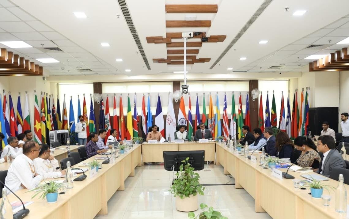 Chaired a meeting to review the International Solar Alliance's progress, along with @MNREIndia Secretary, <a href="/isolaralliance/">International Solar Alliance</a> Director General, and other senior officials. Emphasised the importance of collaborative efforts to drive global solar energy adoption.