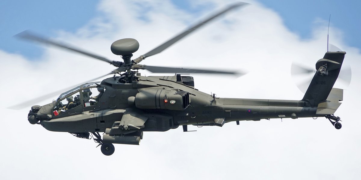 dhcluchtmacht's tweet image. Vandaag en morgen komen er in totaal 20 Britse helikopters landen op vliegbasis @gilzerijen. De #Wildcat #transporthelikopers en de #Apache #gevechtshelikopters maken een tankstop, waarna ze hun weg vervolgen naar hun bestemming. #Watvliegter #FightTogether