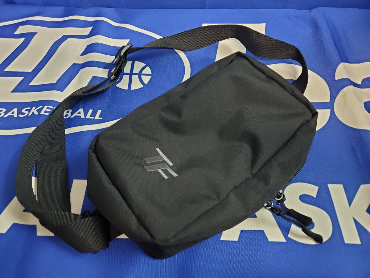 TF_BLACKBALL's tweet photo. 『入荷情報✨』
先日『BB BACKPACK40+』が入荷致しました❗

左サイドのポケットがなんと取り外せてボディーバックに大変身🙌
下部にボールやシューズなど収納可能‼️
とても魅力的なバックパックになっています🎵
通販サイトにて発売中です❗
https://t.co/lq2MsxJTzM
Let's Go💨

#teamfive
#入荷情報 https://t.co/IujMN6xf7E