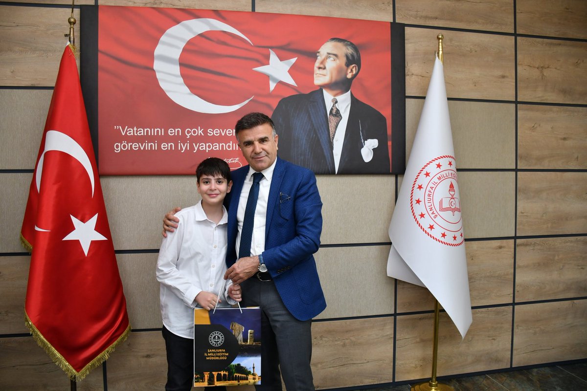 sanliurfammem63's tweet photo. TÜBİTAK Yarışmasında Derece Alan Öğrencilerimizden Ziyaret

TÜBİTAK 19. Ortaokul Öğrencileri Araştırma Projeleri Yarışması bölge finallerinde derece elde eden öğrencilerimiz, İl Millî Eğitim Müdürümüz Sayın Asım Sultanoğlu’nu makamında ziyaret etti.

Başarılarıyla bizleri gururlandıran öğrencilerimizi ve onları bu süreçte destekleyen danışman öğretmenlerimizi tebrik ediyor, emeklerinden dolayı teşekkür ediyoruz.

#TÜBİTAK #OrtaokulProjeleri #AsımSultanoğlu #MillîEğitim #BilimleGüçleniyoruz
