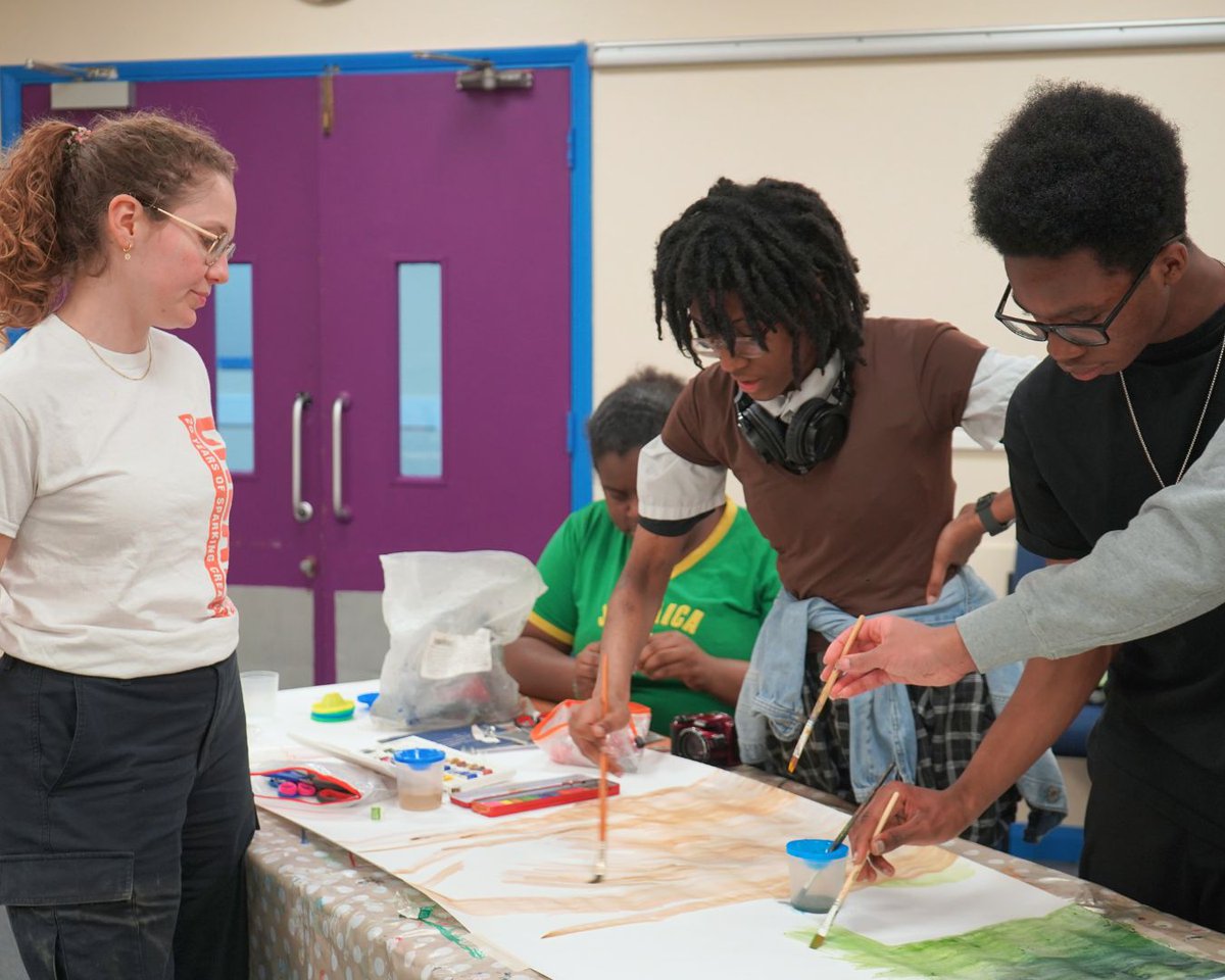 createcharity's tweet image. Earlier this month the young carers on inspired:arts Lambeth collaborated on an amazing group painting. 🎨🌈 One of the young carers shared: It's really fun getting to make art with them and getting to know them more."

#CreativityforConnection #PeopleNeedToCreate #YoungCarers