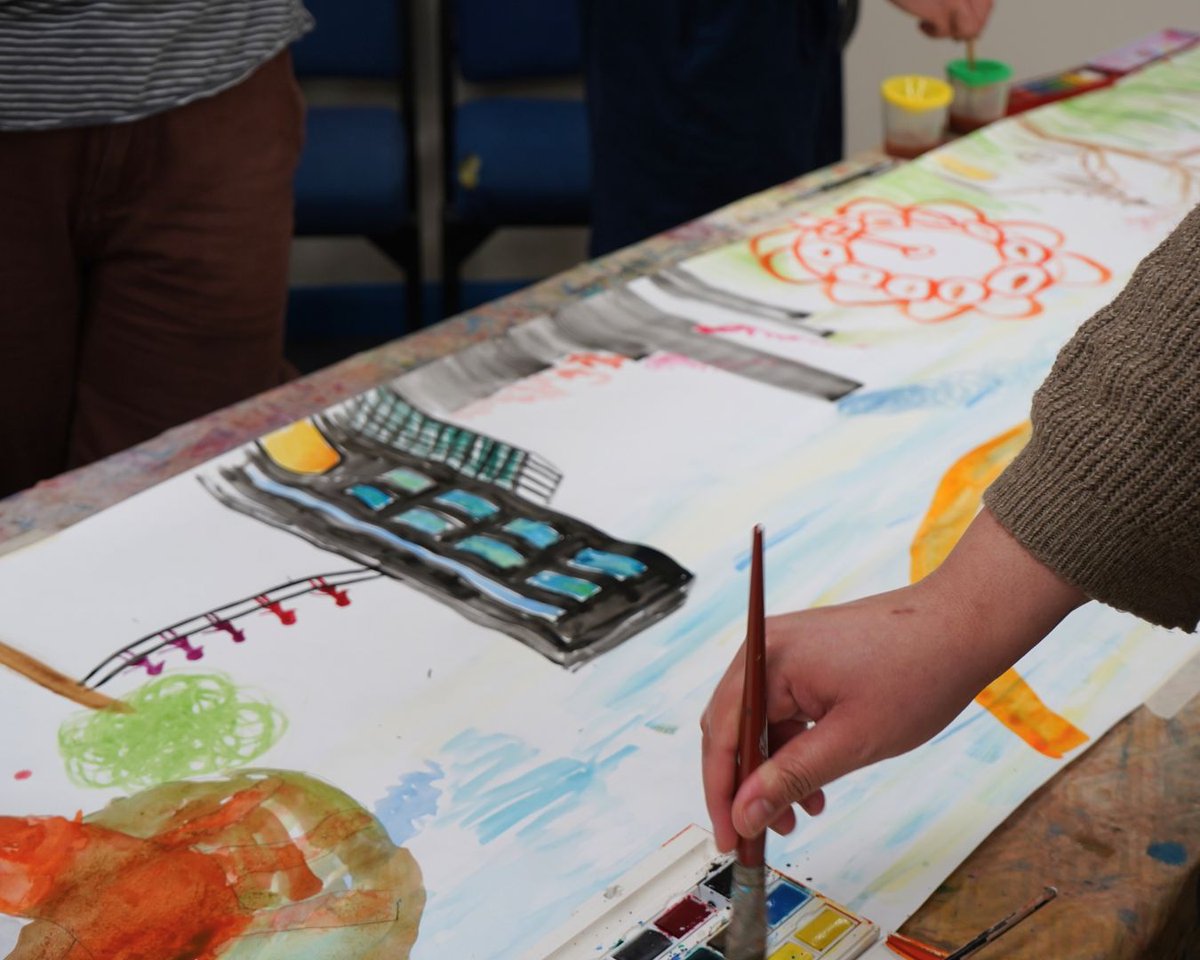 createcharity's tweet image. Earlier this month the young carers on inspired:arts Lambeth collaborated on an amazing group painting. 🎨🌈 One of the young carers shared: It's really fun getting to make art with them and getting to know them more."

#CreativityforConnection #PeopleNeedToCreate #YoungCarers