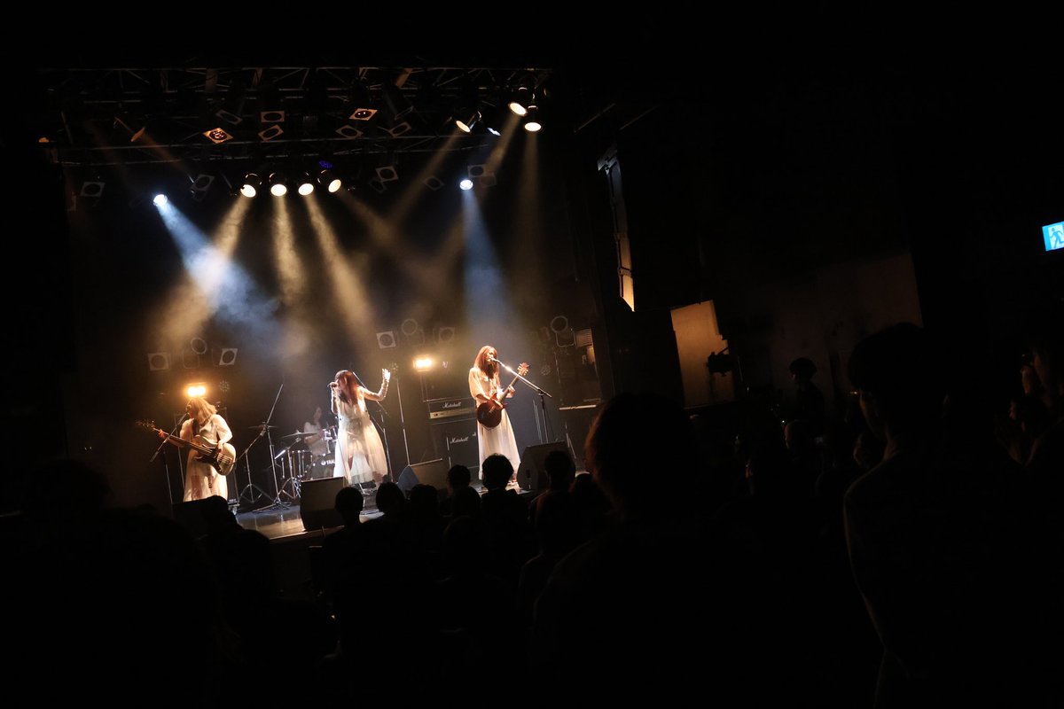TAC__project's tweet photo. 【Natural Bloom special edition
TAC project 19th Anniversary 
〜The Rolling 60 Tsutsumi〜】

🌐LIVEレポート✍

ホールステージ1組目の出演者は…
アンロックローバー(@unlock_clover2 )でした💜

今夜限り復活のアンロックローバーが、最高に特別な演奏でスタートを切ってくれました🍀 https://t.co/21UhNzb7H4