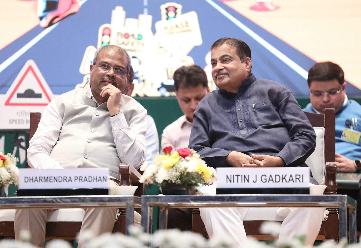 Dharmendra Pradhan (@dpradhanbjp) on Twitter photo рд╕рдбрд╝рдХ рд╕реБрд░рдХреНрд╖рд╛ рдХреЗ рдорд╣рддреНрд╡ рдХреЛ рдЕрдирджреЗрдЦрд╛ рдирд╣реАрдВ рдХрд░рдирд╛ рдЪрд╛рд╣рд┐рдПред рдЖрджрд░рдгреАрдп рдкреНрд░рдзрд╛рдирдордВрддреНрд░реА рд╢реНрд░реА <a href="/narendramodi/">Narendra Modi</a> рдЬреА рдХреА рдпрд╣ рджреВрд░рджреГрд╖реНрдЯрд┐ рд░рд╣реА рд╣реИ рдХрд┐ рд╕рдбрд╝рдХ рд╕реБрд░рдХреНрд╖рд╛ рдХреЛ рдХреЗрд╡рд▓ рдХрд╛рдиреВрди рд╡реНрдпрд╡рд╕реНрдерд╛ рдирд╣реАрдВ, рдмрд▓реНрдХрд┐ рдПрдХ рдЬрдирдЖрдВрджреЛрд▓рди рдХреЗ рд░реВрдк рдореЗрдВ рджреЗрдЦрд╛ рдЬрд╛рдПтАФтАЬрд╕реБрд░рдХреНрд╖рд┐рдд рд╕рдлрд╝рд░тАЭ рд╢рд┐рдХреНрд╖рд╛ рдХрд╛рд░реНрдпрдХреНрд░рдо рдЙрд╕реА рджреГрд╖реНрдЯрд┐рдХреЛрдг рдХреЛ рдзрд░рд╛рддрд▓ рдкрд░ рд╕рд╛рдХрд╛рд░ рдХрд░рдиреЗ рдХреА рджрд┐рд╢рд╛ рдореЗрдВ рд╕рдбрд╝рдХ рд╕реБрд░рдХреНрд╖рд╛ рдХреЗ рдорд╣рддреНрд╡ рдХреЛ рдЕрдирджреЗрдЦрд╛ рдирд╣реАрдВ рдХрд░рдирд╛ рдЪрд╛рд╣рд┐рдПред рдЖрджрд░рдгреАрдп рдкреНрд░рдзрд╛рдирдордВрддреНрд░реА рд╢реНрд░реА <a href="/narendramodi/">Narendra Modi</a> рдЬреА рдХреА рдпрд╣ рджреВрд░рджреГрд╖реНрдЯрд┐ рд░рд╣реА рд╣реИ рдХрд┐ рд╕рдбрд╝рдХ рд╕реБрд░рдХреНрд╖рд╛ рдХреЛ рдХреЗрд╡рд▓ рдХрд╛рдиреВрди рд╡реНрдпрд╡рд╕реНрдерд╛ рдирд╣реАрдВ, рдмрд▓реНрдХрд┐ рдПрдХ рдЬрдирдЖрдВрджреЛрд▓рди рдХреЗ рд░реВрдк рдореЗрдВ рджреЗрдЦрд╛ рдЬрд╛рдПтАФтАЬрд╕реБрд░рдХреНрд╖рд┐рдд рд╕рдлрд╝рд░тАЭ рд╢рд┐рдХреНрд╖рд╛ рдХрд╛рд░реНрдпрдХреНрд░рдо рдЙрд╕реА рджреГрд╖реНрдЯрд┐рдХреЛрдг рдХреЛ рдзрд░рд╛рддрд▓ рдкрд░ рд╕рд╛рдХрд╛рд░ рдХрд░рдиреЗ рдХреА рджрд┐рд╢рд╛ рдореЗрдВ