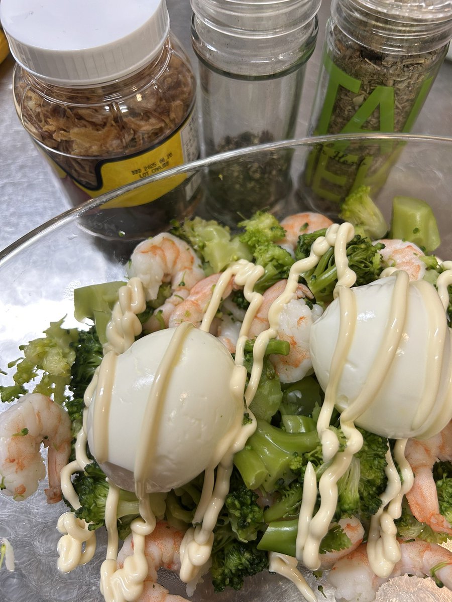 po_chi_taaa's tweet photo. 夜ごはん

エビ🦐たま🍳ブロ🥦サラダ🥗
つぼ鯛の干物

いただきます😋

#おうちごはん https://t.co/uorkBlwtqK