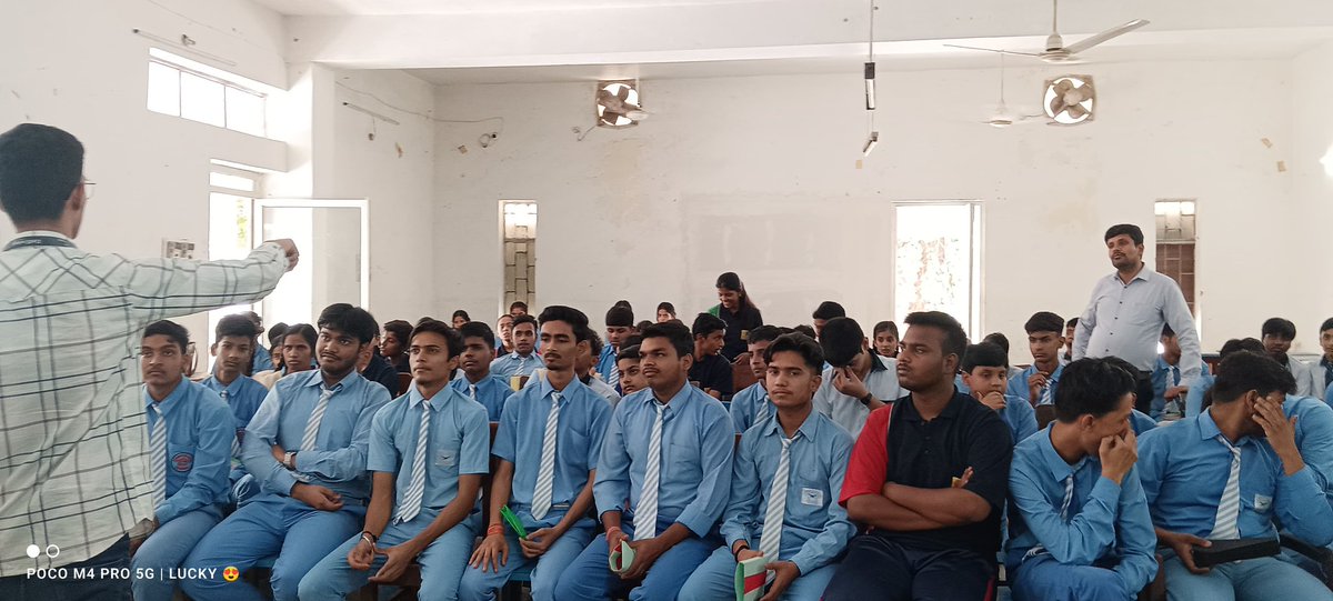 AnkitRai73's tweet image. Parikshit and Sudhir, leaders of the Codevirus security team, organized a Cyberawareness class at Dabble College Lucknow today. 

#codevirussecurity #digitalyodha #cybersecurity #workshop #cyberawareness #cybercrime #AI