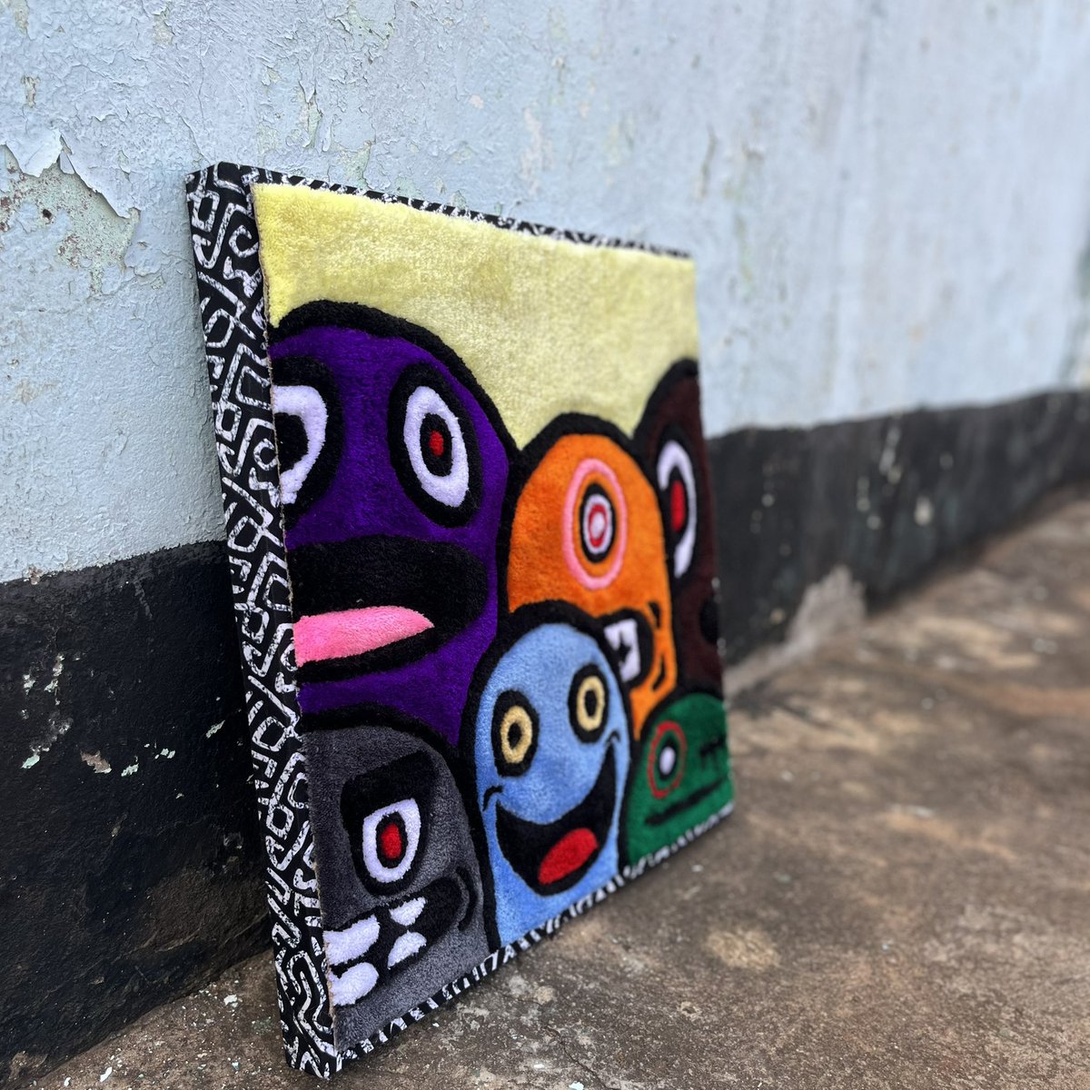 Channon_Chay's tweet photo. Finger Monsterrs, fingers with emotions,designed by @zazarat 
Dimension: 60x60cm
Mediums: 100% Acrylic Yarn on Burlap fabri,chitenje fabric.
Price:Mk200,000 https://t.co/jICMn512O4