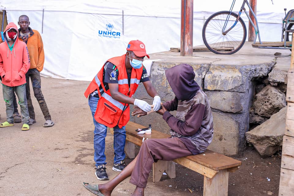 UgandaRedCross's tweet photo. The "First Aid for First Responder Volunteer (FAFR)" initiative at Bunagana Point of Entry plays a crucial role in supporting the refugees arriving from the Democratic Republic of Congo (DRC). This service, delivered as part of the Disaster Relief Emergency Fund (DREF), ensures immediate and compassionate care for individuals in distress.
@IFRC_DREF  @DrBrianBilalK @IFRCAfrica @ifrc @UNHCRuganda @OPMUganda @GovUganda