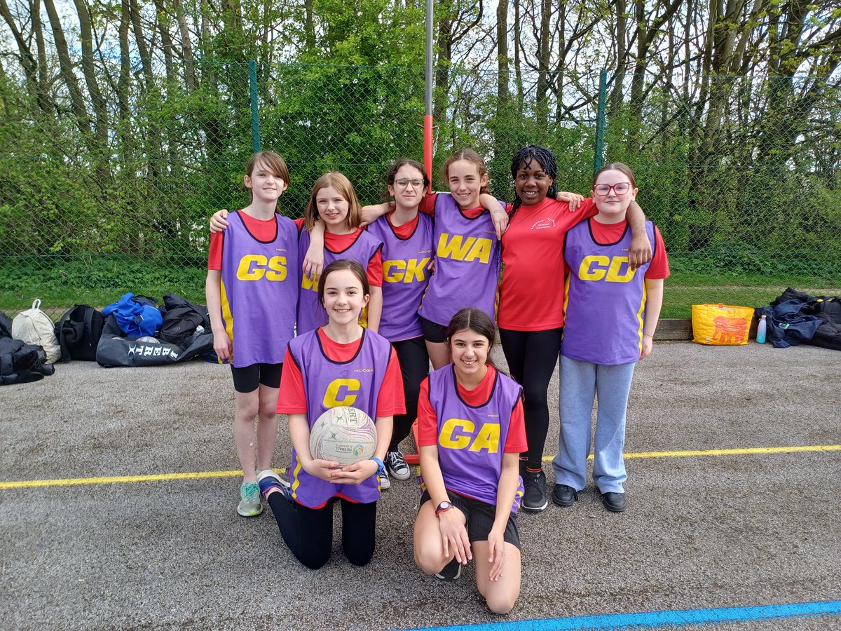 KES hosted the Y7 Sheffield Schools' Netball Tournament on Thursday. The KES A team performed brilliantly throughout, winning all of their matches to reach the final with Sheffield Girls' High School. A closely contested game with KES going into half-time 2 goals ahead👏