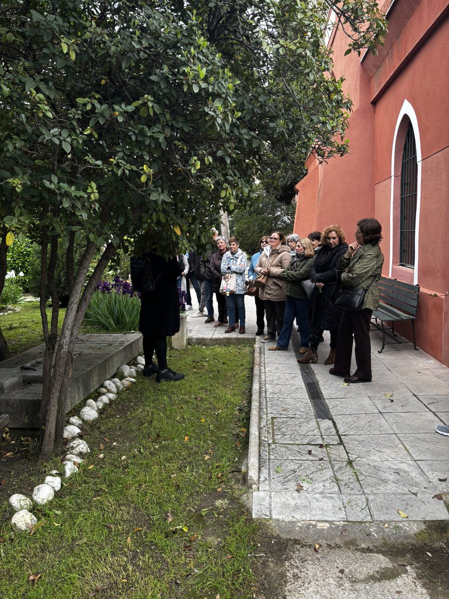 FunerarteM's tweet photo. 🎶 Doce cascabeles lleva mi caballo por la carretera 🎶
Una mañana muy británica (por el gris, no por la canción) en el cementerio británico de Madrid #visitasguiadas 🪦🖤 https://t.co/4TtlzTpgLn