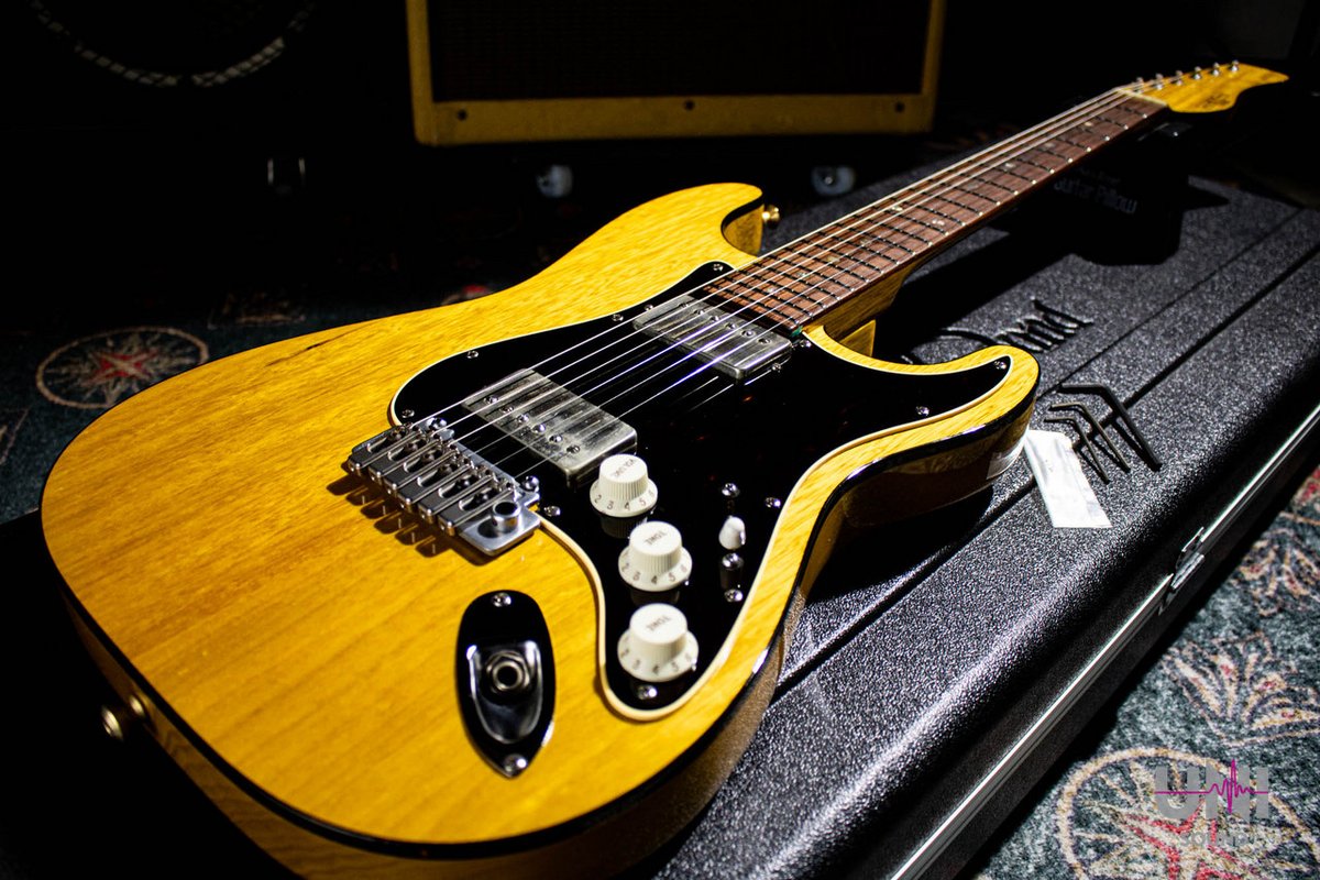 UnisoundY's tweet photo. ／
4/24(木)22:15発売開始‼️
K&amp;T Modern Vintage Guitars WEEPER
＼

「WEEPER」入荷！ミディアムスケールでネックもボディもコリーナ、というかなり珍しい一本。チョーキング及びヴィブラート時にその名の通りむせび泣く様なサスティーンが得られます。
https://t.co/NeA5nmE6hl
#WEEPER https://t.co/xtiKUV7NOj