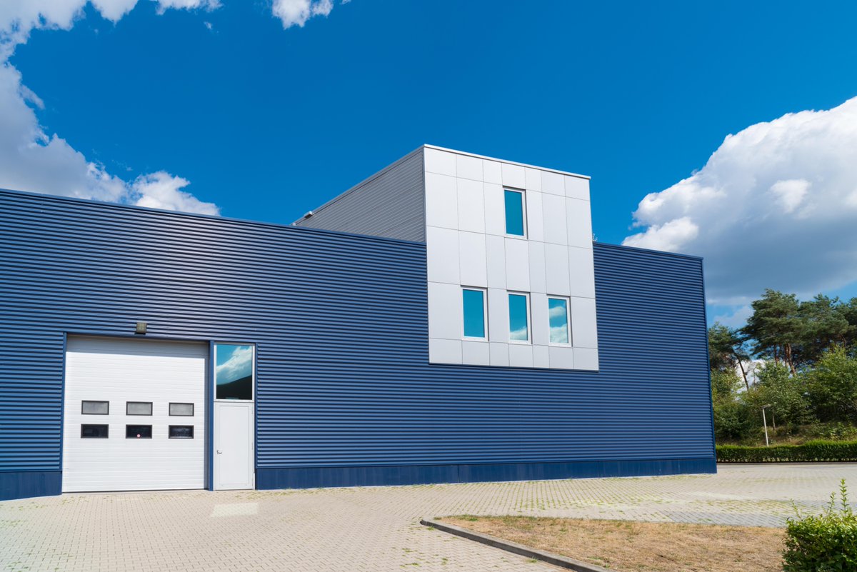 📰 [#IMMOSTAT] Locaux d'activités en IDF au T1 2025 : 

➡️ #Location : marché en retrait de 25% vs T1 2024
➡️ #Investissement : 150 M€ engagés,  un volume en baisse marqué par l'absence de grandes transactions

#BeyondBuildings 

➡️ spkl.io/6012fI3ya