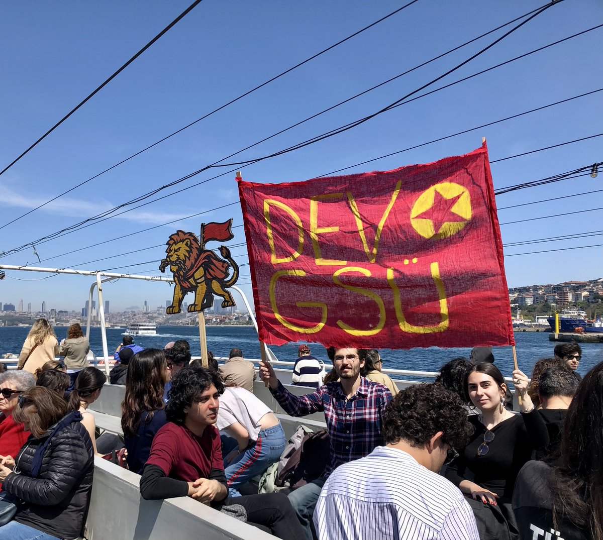 Galatasaray Üniversitesi Dayanışma Ağı (@galatasaray_day) on Twitter photo Galatasaray Üniversitesi öğrencileri olarak ATR YAPI işçilerinin direnişine destek olmaya gidiyoruz! Sermayenin hak gaspına karş işçilerin haklı mücadelelerinde yanlarındayız. İşçi, gençlik el ele mücadeleyi büyütmeye!
<a href="/insaatsendika/">İnşaat-İş Sendikası</a> Galatasaray Üniversitesi öğrencileri olarak ATR YAPI işçilerinin direnişine destek olmaya gidiyoruz! Sermayenin hak gaspına karş işçilerin haklı mücadelelerinde yanlarındayız. İşçi, gençlik el ele mücadeleyi büyütmeye!
<a href="/insaatsendika/">İnşaat-İş Sendikası</a>