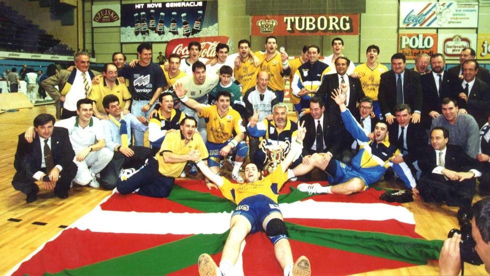 CD Bidasoa Irun (@cdbidasoairun) on Twitter photo ๐ ๐๐๐๐๐ ๐๐ ๐๐๐๐๐๐ ๐
๐ Se cumplen ๐๐ aรฑos desde que ๐๐น๐ด๐ผ๐ฟ๐ฟ๐ถ๐ฎ๐ด๐ฎ ๐๐ถ๐ฑ๐ฎ๐๐ผ๐ฎ conquistรณ la ๐๐ผ๐ฝ๐ฎ ๐ฑ๐ฒ ๐๐๐ฟ๐ผ๐ฝ๐ฎ en ๐ญ๐ฎ๐ด๐ฟ๐ฒ๐ฏ
๐ช๐บ Hori izan zen ๐ฐ๐๐๐๐
๐๐ ๐ฌ๐๐๐๐๐๐๐ egindako lehen pausoa!
#AupaBidasoa๐ #IrundikEuroparaโ๏ธ ๐ ๐๐๐๐๐ ๐๐ ๐๐๐๐๐๐ ๐
๐ Se cumplen ๐๐ aรฑos desde que ๐๐น๐ด๐ผ๐ฟ๐ฟ๐ถ๐ฎ๐ด๐ฎ ๐๐ถ๐ฑ๐ฎ๐๐ผ๐ฎ conquistรณ la ๐๐ผ๐ฝ๐ฎ ๐ฑ๐ฒ ๐๐๐ฟ๐ผ๐ฝ๐ฎ en ๐ญ๐ฎ๐ด๐ฟ๐ฒ๐ฏ
๐ช๐บ Hori izan zen ๐ฐ๐๐๐๐
๐๐ ๐ฌ๐๐๐๐๐๐๐ egindako lehen pausoa!
#AupaBidasoa๐ #IrundikEuroparaโ๏ธ