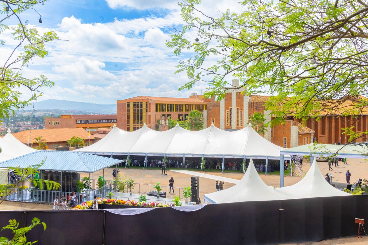 City of Kigali (@cityofkigali) on Twitter photo Umuyobozi w'Umujyi wa Kigali <a href="/dusengiyumvas/">Samuel DUSENGIYUMVA</a> ari kumwe n'abandi bayobozi batandukanye bifatanyije n'abaturage b'Umurenge wa Muhima, <a href="/Nyarugenge/">Nyarugenge District</a>, mu kwibuka ku nshuro ya 31 Jenoside Yakorewe Abatutsi.
Iki gikorwa cyabanzirijwe no gushyira indabo ku mva ziruhukiyemo abazize Umuyobozi w'Umujyi wa Kigali <a href="/dusengiyumvas/">Samuel DUSENGIYUMVA</a> ari kumwe n'abandi bayobozi batandukanye bifatanyije n'abaturage b'Umurenge wa Muhima, <a href="/Nyarugenge/">Nyarugenge District</a>, mu kwibuka ku nshuro ya 31 Jenoside Yakorewe Abatutsi.
Iki gikorwa cyabanzirijwe no gushyira indabo ku mva ziruhukiyemo abazize