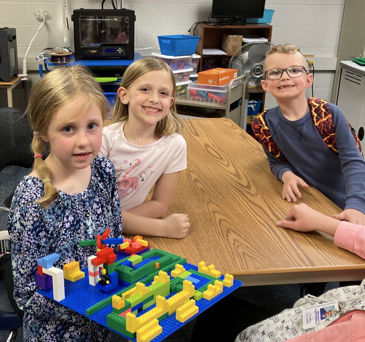 awlswa's tweet photo. Using our imagination and creativity at Lego Club! @LEGO_Education @OSLN #STEAMChallenges https://t.co/TzETuJfFnG