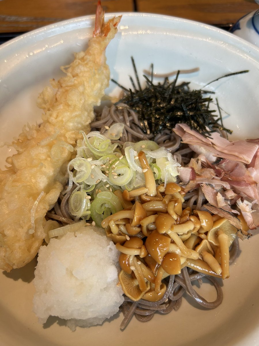 ayame0130's tweet photo. いよいよ〜💃🎵
始まる💕
腹ごしらえもバッチリ😊
#大阪城ホール
#EarthWind&Fire https://t.co/RVVNvg1dNf