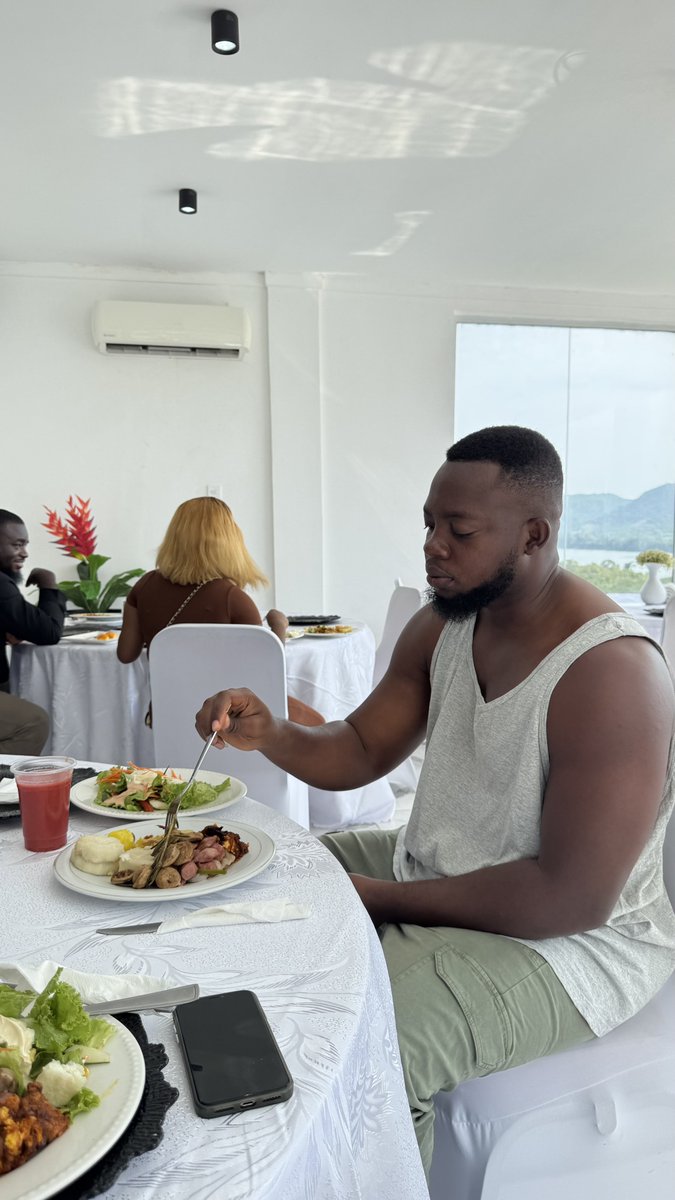 Torgbuigà tweet media