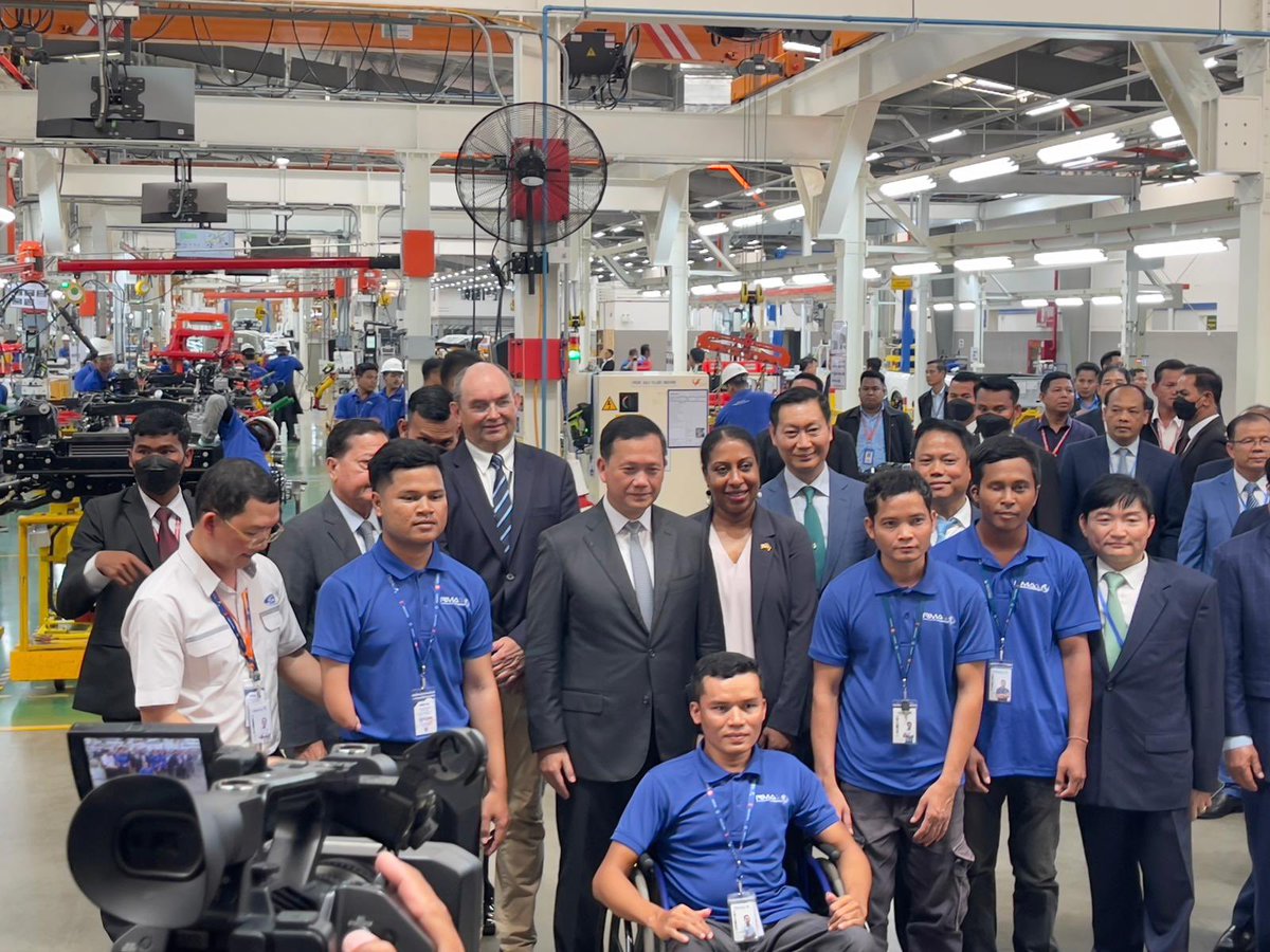 Chargé d’Affaires Walker joined Prime Minister Hun Manet and RMA Group CEO Kevin Whitcraft at the April 22 inauguration of Ford Cambodia’s new assembly line in Pursat province, a major investment milestone. Congratulations to Ford, a “gold standard” U.S. company that champions