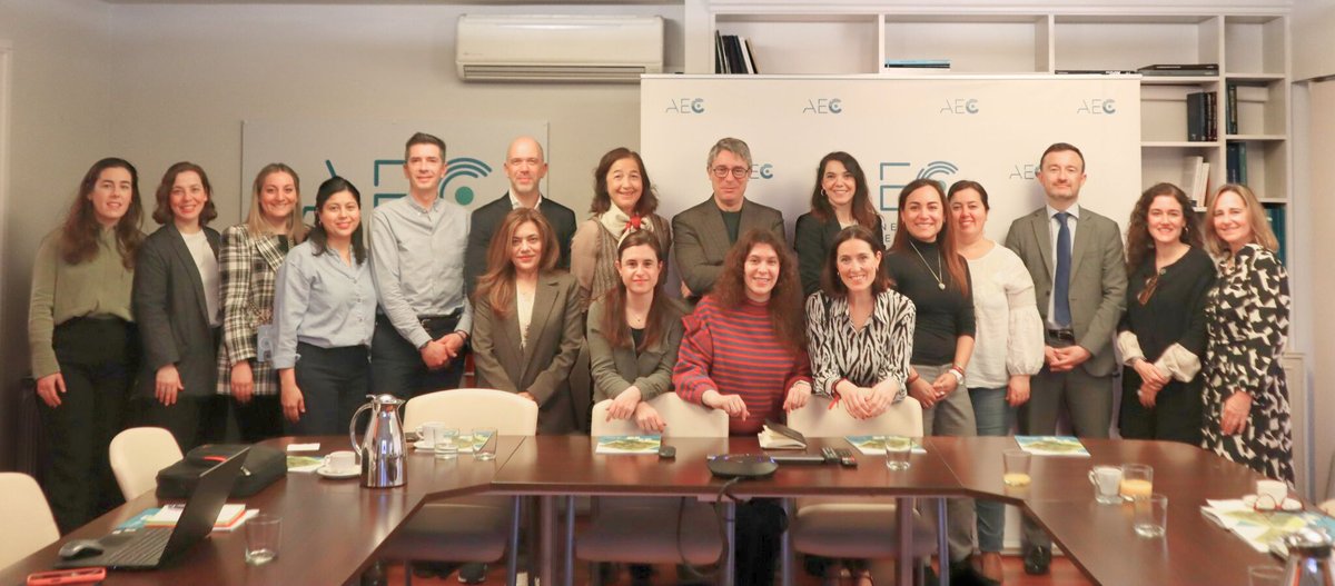 Participamos de nuevo en la iniciativa para desarrollar el talento joven de <a href="/aecspain/">aecspain</a>  y <a href="/JASPAIN/">Junior Achievement</a>. Nuestro compañero Iván González asistió al kick off junto al resto de empresas para la edición de este año.