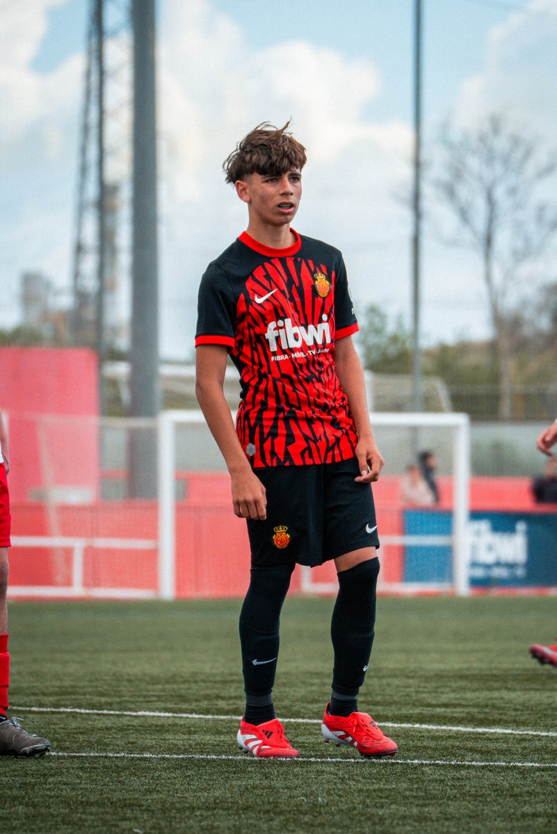 RCDMallorcaBase's tweet photo. Enhorabona també per la vostra actuació ❤️🖤

⚽️ Pau Sastre - màxim golejador Alevín

✨ Juan José Pla - MVP Alevín

⚽️ Joan Mas - màxim golejador Cadete

#AlevínB #CadeteB #EastMallorcaCup https://t.co/eGtL2Jn68F