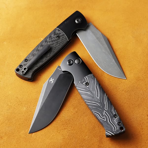 kansept_knives's tweet photo. Shikari SBL, a smooth button lock flipper knife with an ergonomic design that provides comfortable carry without feeling cumbersome.
📷: Twill Carbon Fiber K2027D1 &amp; Black White Gmascus K2027B1

#kansept #shikari #buttonlock #edcgear #bladeaddict #edccommunity #edclifestyle https://t.co/lmkW8iufug