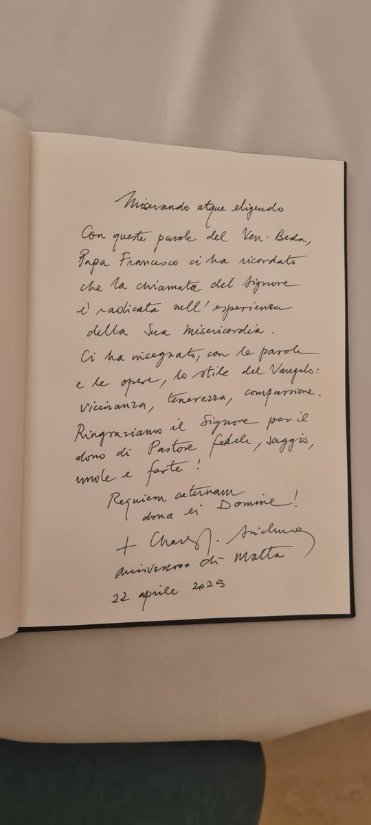 BishopScicluna's tweet photo. 𝐌𝐢𝐬𝐞𝐫𝐚𝐧𝐝𝐨 𝐚𝐭𝐪𝐮𝐞 𝐞𝐥𝐢𝐠𝐞𝐧𝐝𝐨: Pope Francis reminded us that the Lord’s call is rooted in the experience of His mercy. He taught us, … the style of the Gospel: closeness, tenderness, &amp; compassion. [He was the Lord’s gift: a], wise, humble &amp; strong shepherd! RIP! https://t.co/3Leg3zqBw1