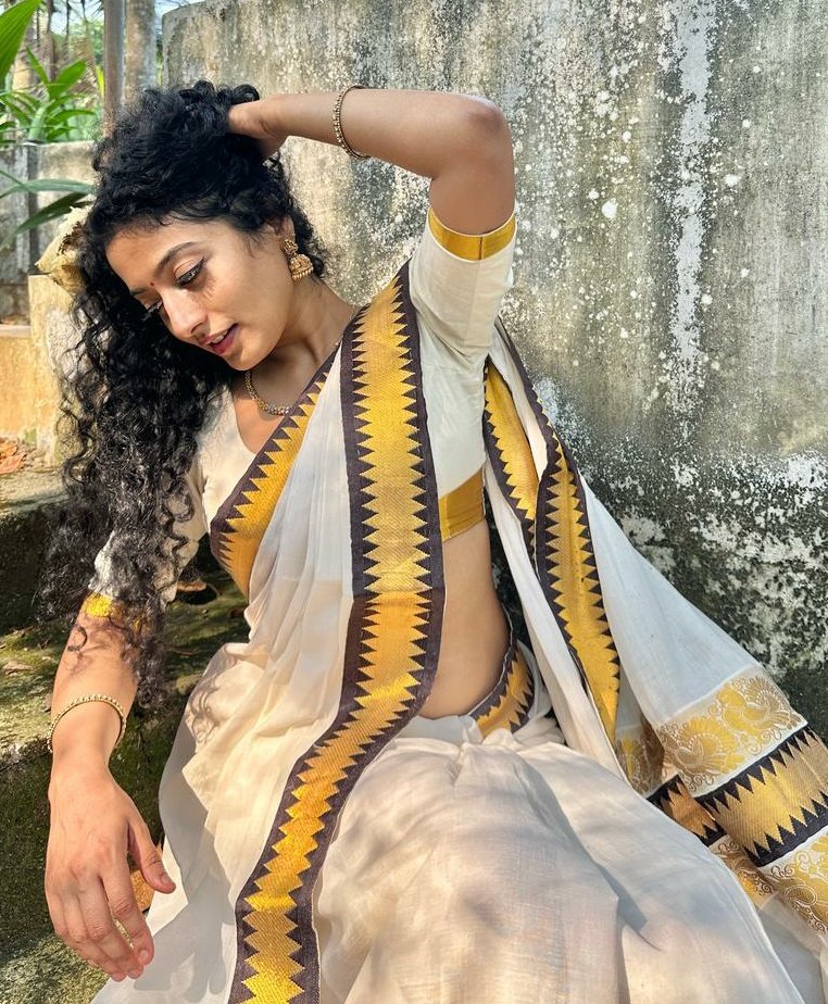 Anjali (@ianjalinair) on Twitter photo Just Flaunting my curves ✨ Just Flaunting my curves ✨