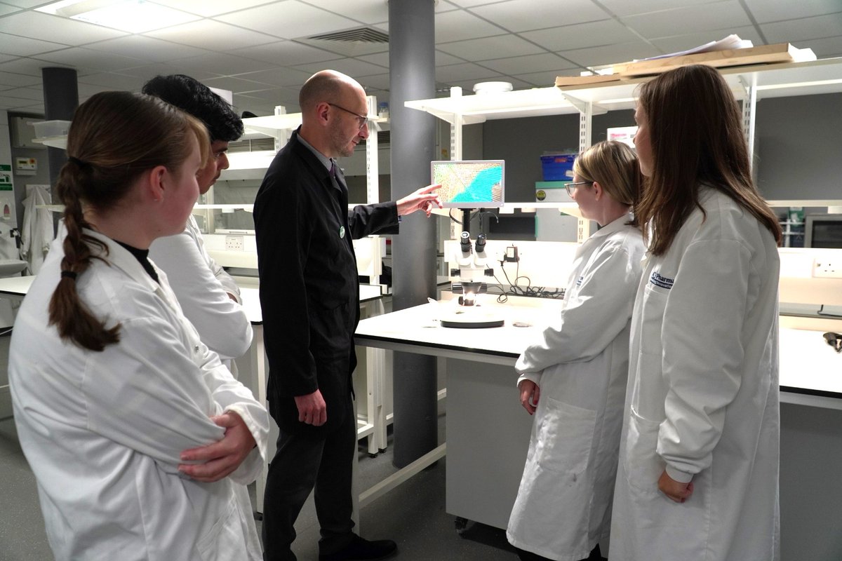 LifeSciencesUTC's tweet image. Sixth form at Liverpool Life Sciences UTC goes beyond the classroom...

💬 “You get a lot of support when you&apos;re trying to identify your strengths and combine that with your interests.” 

Head to our website to explore what Sixth Form life is like ⚛️ 

lifesciencesutc.co.uk/joining-6thform 🔗