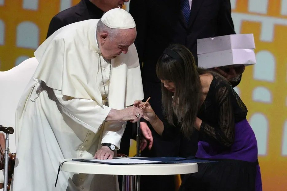 Valedor de los últimos de la tierra
noticiasobreras.es/2025/04/ha-mue…
#papafrancisco