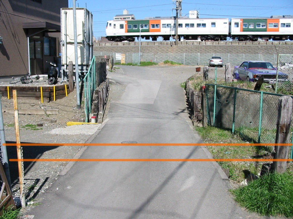 おそろしく普通の路地　廃線マニアでなきゃ見逃しちゃうね