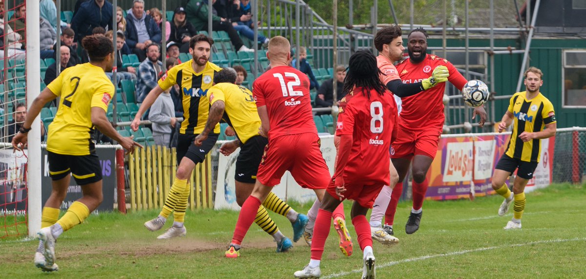 Whitehawk 0 Chichester City 1

Pics from Easter Monday Sussex derby 

flickr.com/photos/agschof…

#COYH