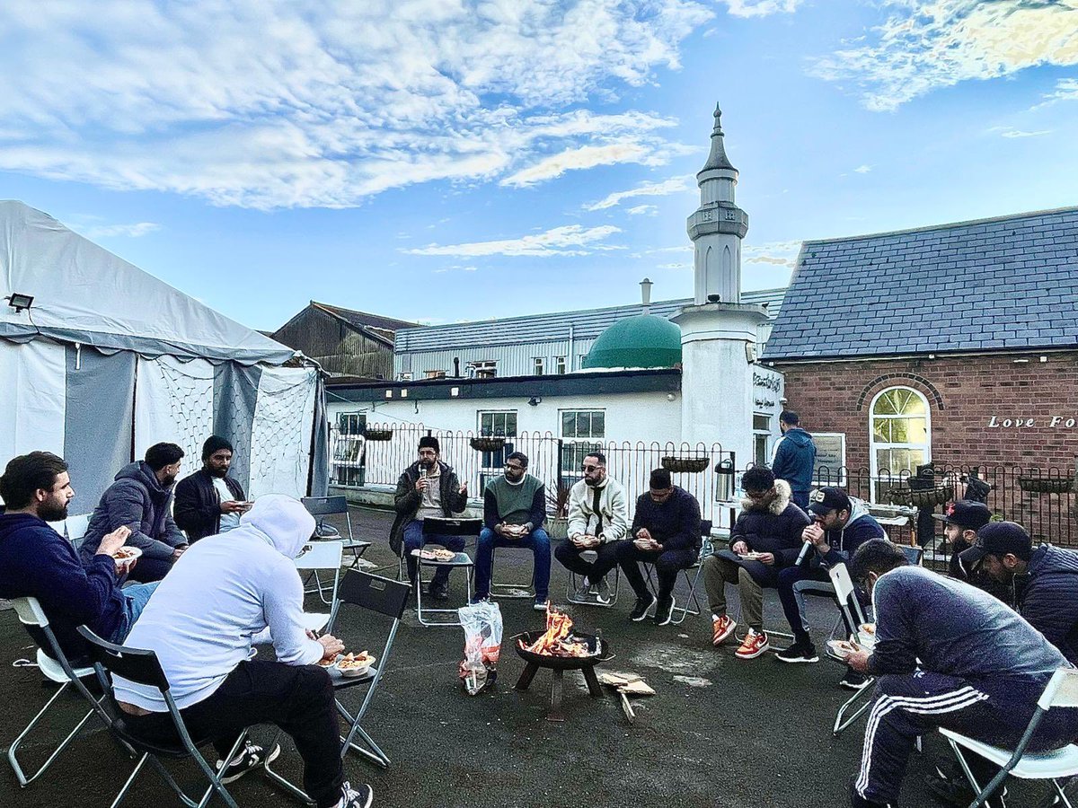 MKA #Wolverhampton had an interactive group Fire 🔥 pit discussion on the topic of "Marriage and relationships" 

Murabbi Imran Khalid sahib 
<a href="/Imran_A_Khalid/">Imran A. Khalid</a> lead the discussion with khuddam brothers

<a href="/UKMuslimYouth/">AMYA UK</a> <a href="/UKTarbiyyat/">TarbiyyatUK</a>
<a href="/MKA_TALIM/">AMYA Talim UK</a>
