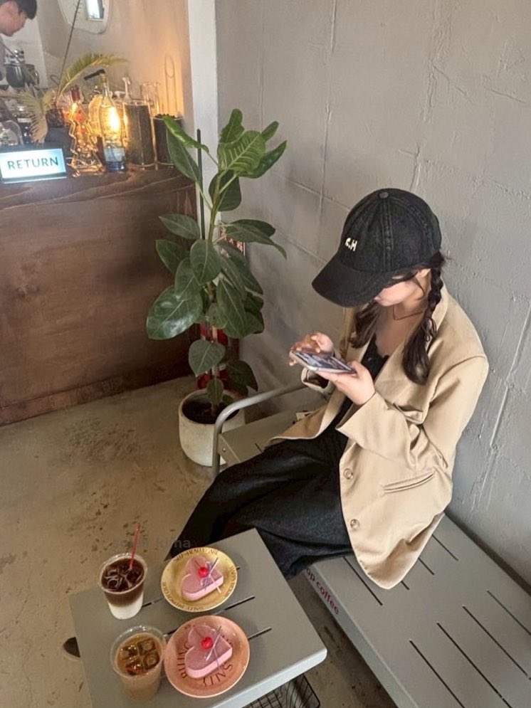 hina tweet media