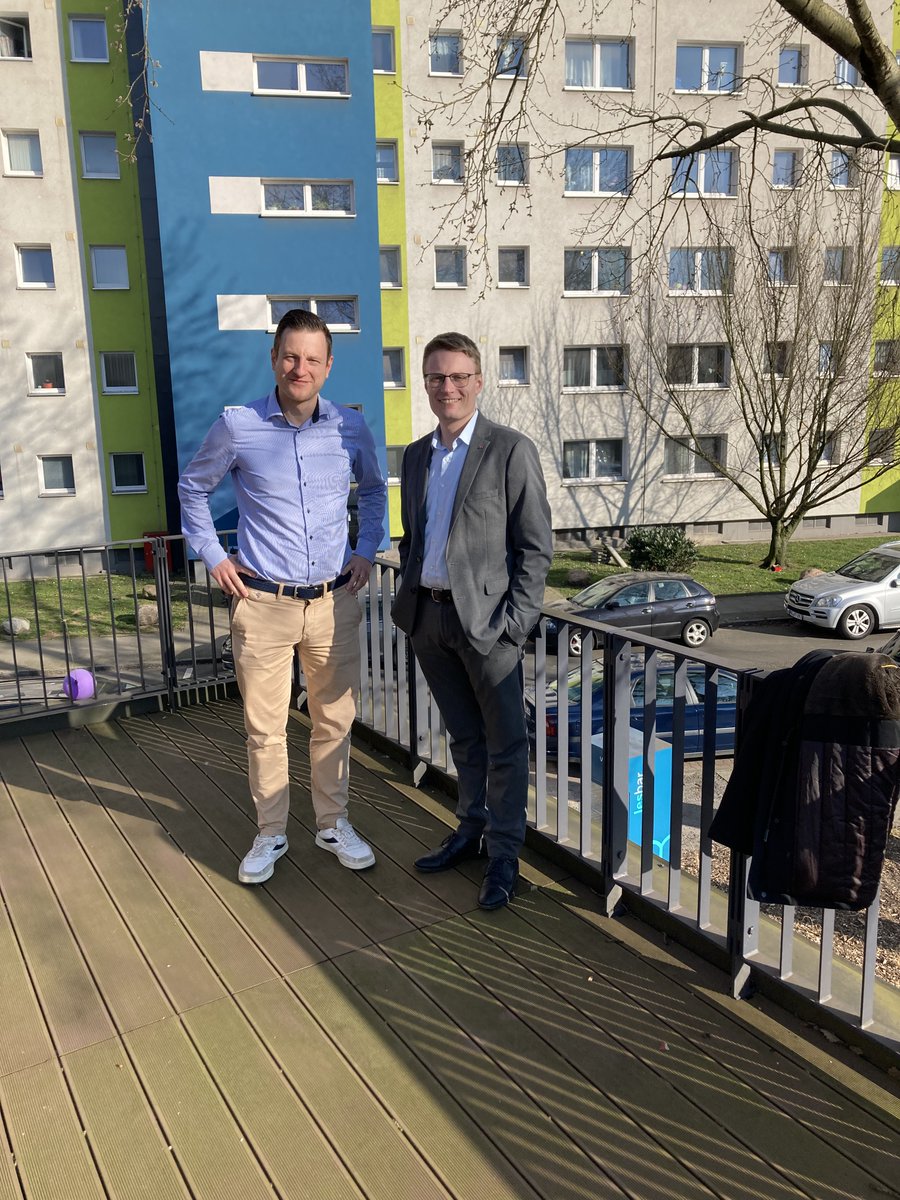 TimmTebbe's tweet photo. Mitte März waren wir mit @senisator im Quartier Wohlers Eichen unterwegs. Im Fokus: Sauberkeit, Sicherheit und die Weiterentwicklung des Viertels. Danke für den wertvollen Austausch – gemeinsam schaffen wir lebenswerte Stadtteile! @Vonovia_SE @SPDLandBremen https://t.co/YuHyfTnirG