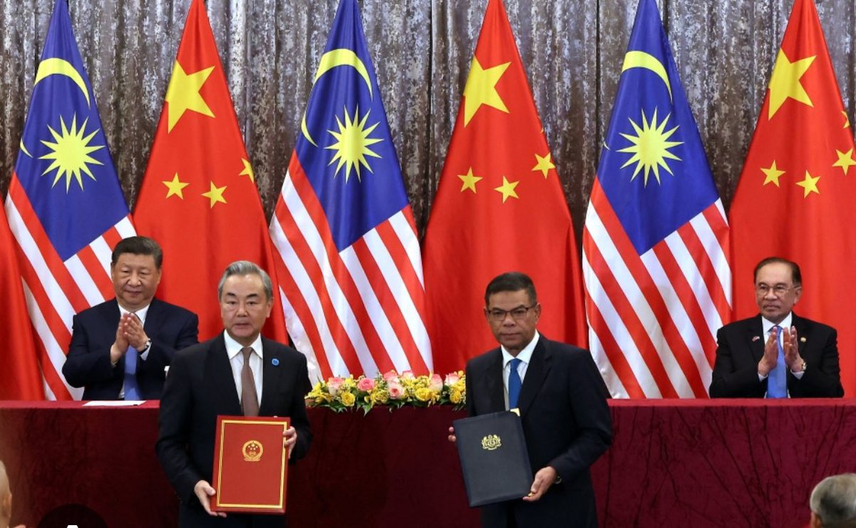 Malaysia China reciprocally extended visa free arrangements up to 90 days to boost tourism for the next five years with the option to mutually renew it for another five years. The visa liberalization plan was signed during President Xi’s visit last week .