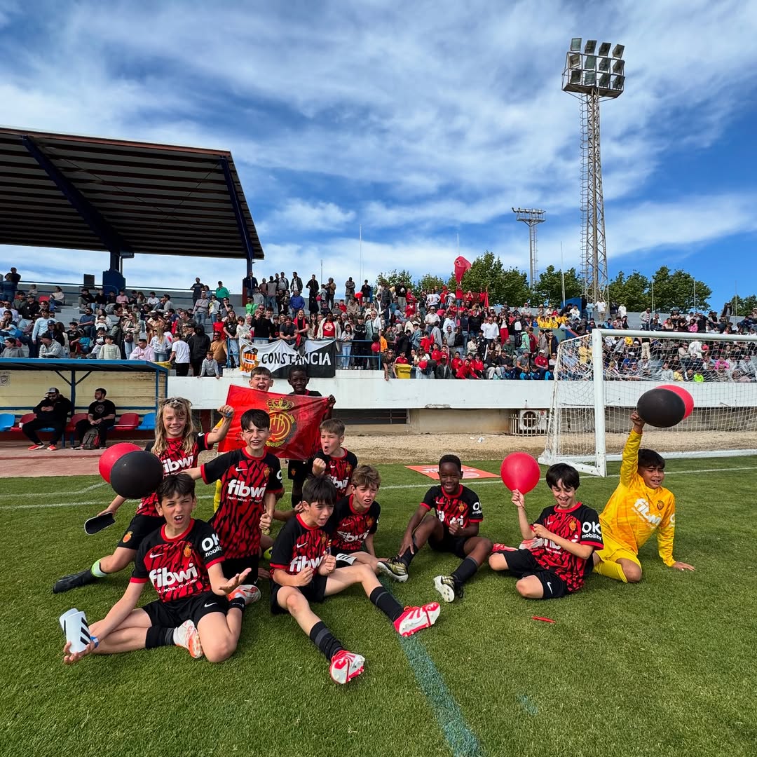 RCDMallorcaBase's tweet photo. El #BenjamínB també es va proclamar campió de la Sport Cup Mallorca el cap de setmana.

Enhorabona!! ❤️🖤 https://t.co/bcPXipKyUJ
