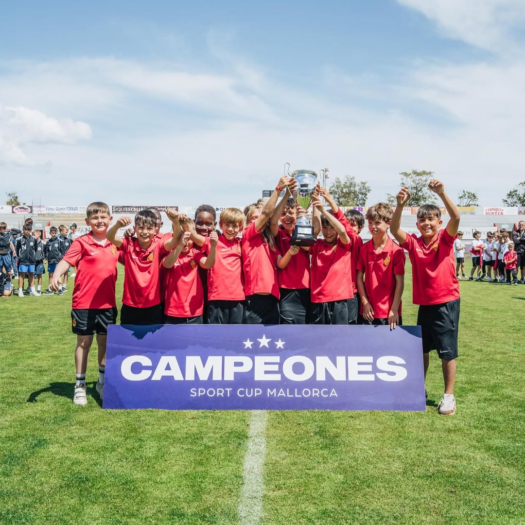 RCDMallorcaBase's tweet photo. El #BenjamínB també es va proclamar campió de la Sport Cup Mallorca el cap de setmana.

Enhorabona!! ❤️🖤 https://t.co/bcPXipKyUJ