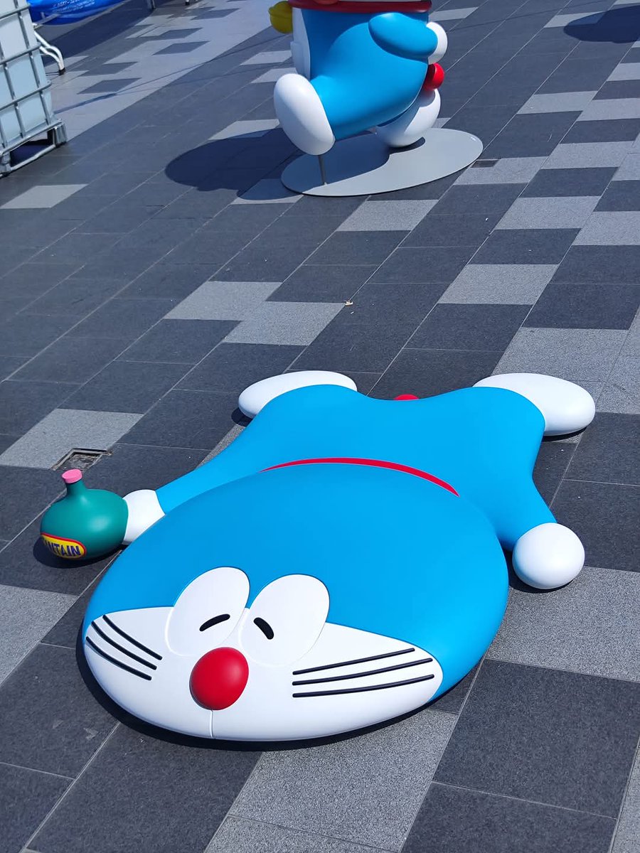 ไปงาน #DORAEMON100TH มา ชอบม่อนแบนมากที่สุด 😆 เหมือนสู้แดดเมืองไทยไม่ไหว ☀☀

(น้องไม่ได้ละลายติดพื้น แต่เป็นดีไซน์)