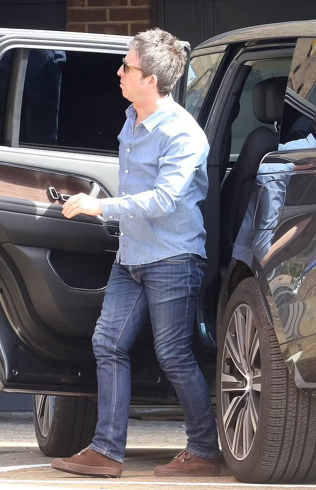 Oasis Mania tweet media